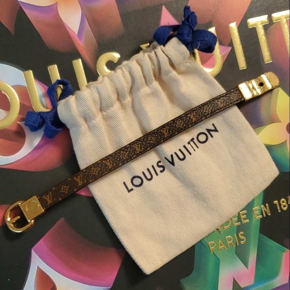 Louis Vuitton Monogram Fasten Your LV Bracelet includes Original Box & Dust Bag - Picture 3 of 9